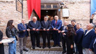 Rektör Kutluhan Anadolu Esintileri sergisinin açılışını gerçekleştirdi