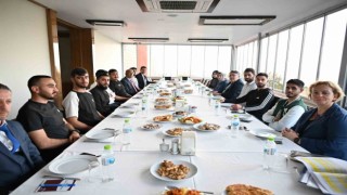 Rektör Özölçer, ZBEÜde Öğrenim Gören Filistinli öğrencilerle bir araya geldi