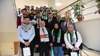 Rektör Sözbir, Filistinli öğrencilerle bir araya geldi