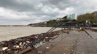 Sağanak sonrası Zonguldak sahilinde kirlilik oluştu