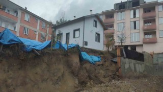 Sağanak yağışlar kazı çalışması yürütülen alanda heyelan neden oldu