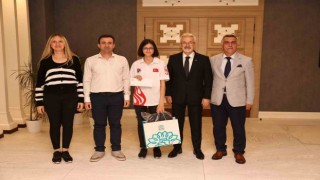 Şampiyonluk sevinçlerini Başkan Erdemle paylaştılar