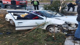 Sanayide çırak, izinsiz aldığı komşusunun aracıyla kaza yaptı: 1 yaralı