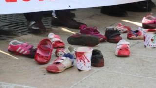 Şanlıurfada kanlı çocuk ayakkabıları ile Gazzedeki katliama dikkat çekildi