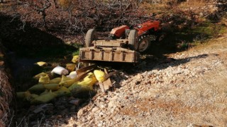 Şarampole devrilen traktör sürücüsü yaralandı