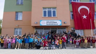 Şehir Tiyatrosu Çamlıyaylada çocuklarla buluştu