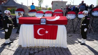 Şehit Piyade Sözleşmeli Er Onur Özbek Niğdede son yolculuğuna uğurlandı