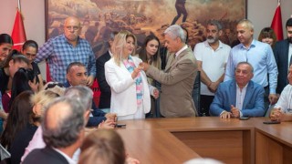 Seyhan Belediye Meclis Üyesi Sultan Zeynep Erciyes CHP'ye Geçti