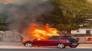 Seyir halindeki otomobil alevlere teslim oldu