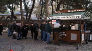 Sıcak çorba hizmeti vatandaşların içini ısıtıyor