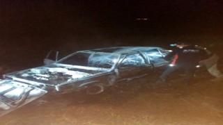 Siirtin Kurtalan ilçesine bağlı Gözpınar köyü yakınlarında kaza yapan otomobilin yanması sonucu ilk belirlemelere göre 5 kişi hayatını kaybetti.