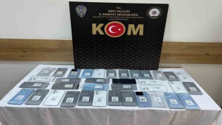 Siirtte piyasa değeri 450 bin TL olan gümrük kaçağı cep telefonu ele geçirildi