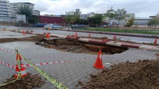 Siirtte sağanak yağış sonucu yol çöktü