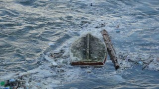 Sinopta dev dalgalar balıkçı teknelerine zarar verdi, ağlar kıyıya vurdu