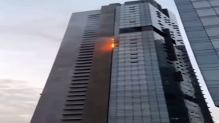 Şişli Mecidiyeköyde bulunan Torun Center binasında yangın çıktı, itfaiye ekipleri olay yerine sevk edildi