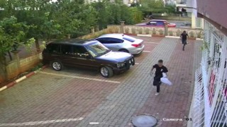 Sokak üzerinde küfürleşme kavgasında silah konuştu: Vurulma anı kamerada