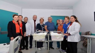 Songül öğretmenin 51 yaşında gelen ikiz bebek sevinci