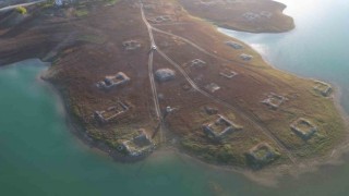 Kuraklık sular altında kalan bir köyü ortaya çıkardı