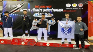 Sultangazide sporcular karate şampiyonasında 3 madalya kazandı