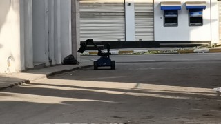 Şüpheli çanta bomba imha robotu ile patlatıldı