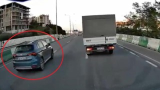 Sürücünün refleksi kazayı böyle önledi