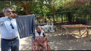 SYDV Müdüründen örnek hareket "Yaşlı kadının çamaşırını astı"