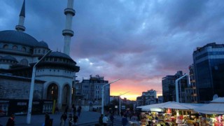 Taksimde gün batımı manzarası hayran bıraktı