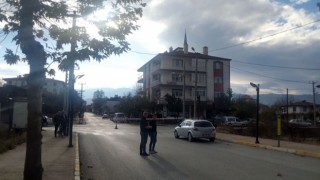 Tapulu arazimiz deyip yolu trafiğe kapattı