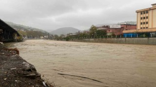 Taşma noktasına gelen derelerin kenarına araç park etmek yasaklandı