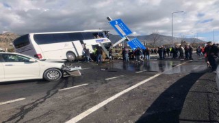 Taylandlı turistler ölümden döndü: 4ü ağır 20 yaralı