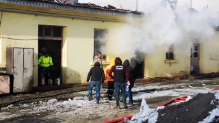 TCDD çalışanlarının cağ kebabı için yaktıkları ateş depoyu yaktı