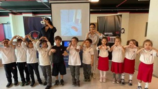 TED İzmir Koleji öğrencileri sanal gerçeklik teknolojisi ile Anıtkabiri ziyaret etti
