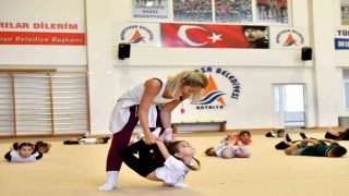 Telefonu bırakıp derse koşuyorlar