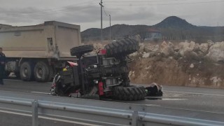 Çorum’da Tır traktöre çarptı: 2 ölü, 1 yaralı