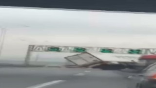 Tırın devrilme anı kamerada
