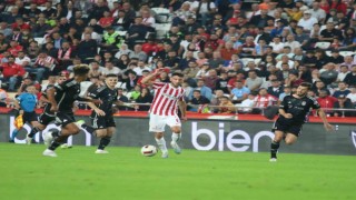 Trendyol Süper Lig: Antalyaspor: 0 - Beşiktaş: 1 (İlk yarı)