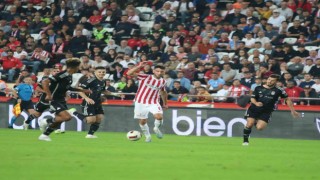 Trendyol Süper Lig: Antalyaspor: 0 - Beşiktaş: 1 (İlk yarı)