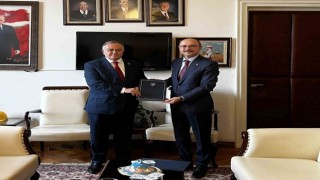 Türk Eğitim-Sen, 24 Kasımda bir maaş ikramiye verilmesi talebiyle hazırladığı kanun teklifini TBMM gündemine taşıdı