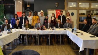 Türkçe hazırlık eğitimi alan öğrenciler tanışma kahvaltısında bir araya geldi