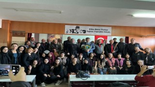 Ulu Çınarlar Korosu ve liseli gençler Atatürkün sevdiği şarkıları seslendirdi