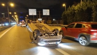 Ümraniyede kazaya karışan araçlardan biri takla atarak durabildi