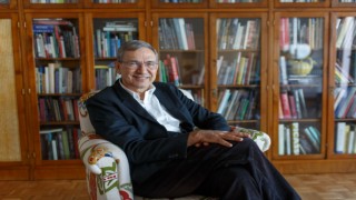 Ünlü yazar Orhan Pamuk’a Mersin’den edebiyat ödülü