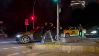 Üsküdarda yumruk yumruğa kavga kamerada