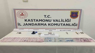 Uyuşturucu parasını ses sisteminin içine zulaladı, jandarmadan kaçamadı