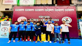 Üzümlü Belediyespor güreş takımı 1. lige yükseldi