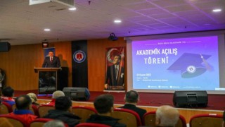 Vali Ali Çelik, üniversitenin akademik açılışına katıldı