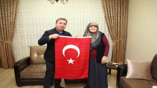Vali Aydoğdu şehit annesini ziyaret etti