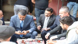Vali Çelik vatandaşlarla çay içti