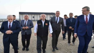 Vali Köşger, Karataş Tarıma Dayalı Sera ve Su Ürünleri OSBlerinde incelemelerde bulundu