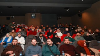 Vali Usta, öğretmenlerle birlikte Aybüke; öğretmen oldum ben filmini izledi